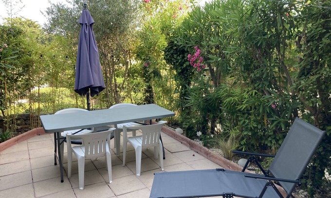Saint-Cyr-sur-Mer Apartment | LES LECQUES - GARDEN STUDIO 3 MN WALK FROM THE BEACH+PARKING+TENNIS