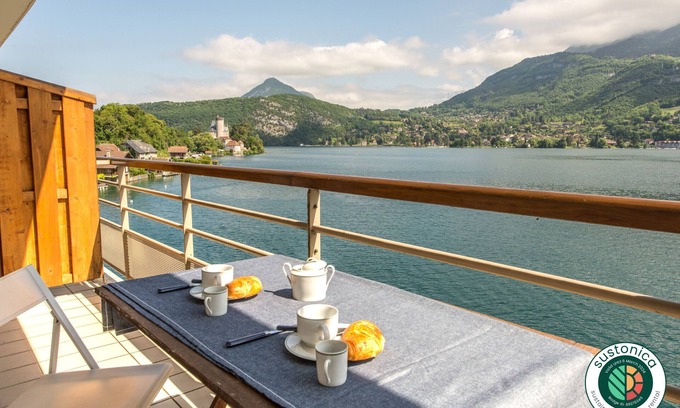 Duingt Apartment | LES LIBELLULES - STUDIO pieds dans l'eau, plage
