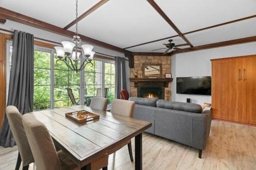 Mont-Tremblant House | Les Manoirs Wpool & Hot Tub Near Village 120-7