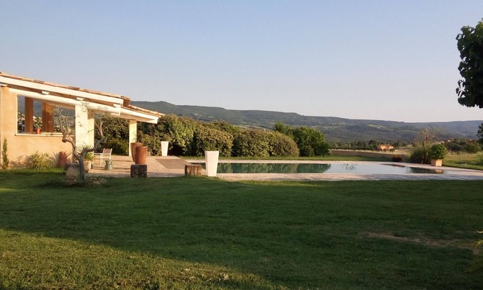 Gargas House | Les Mûriers: 55m2 gite for 2/4 people in a quiet location overlooking the Luberon and vineyards