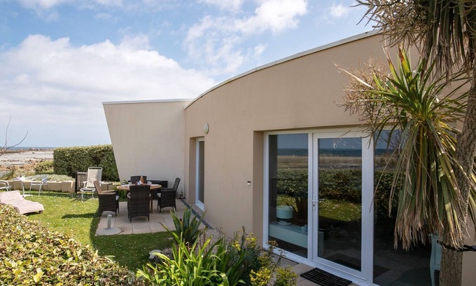 Cleder Apartment | Les Pieds dans l'eau by Interhome