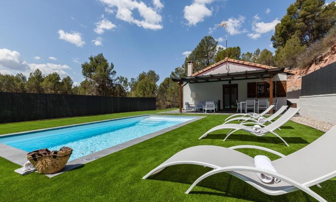 Castellnou de Bages Ski Chalet | Les Roques