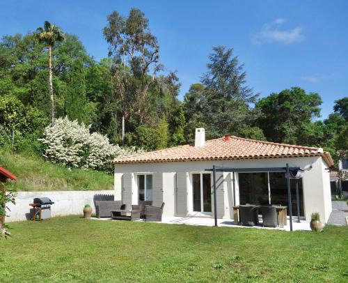 Saint-Paul-de-Vence Villa | Les Yuccas -Maison neuve avec un jardin à Saint Paul de Vence