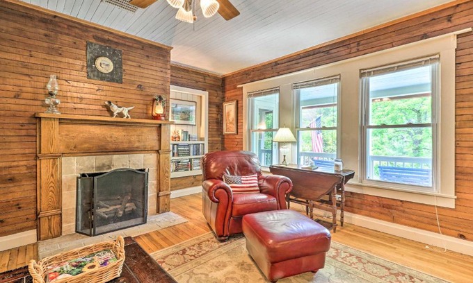 Crumpler House | Less Than 1 Mi to Tubing Crumpler Getaway with Fire Pit!