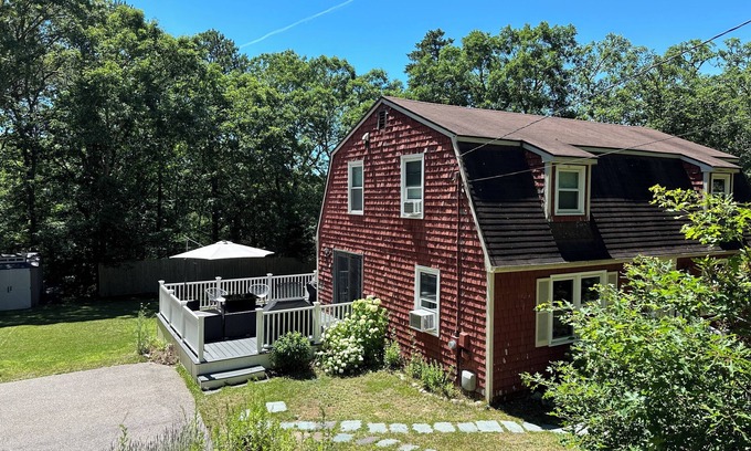 Charlestown House | Less than 10 minutes from several beaches