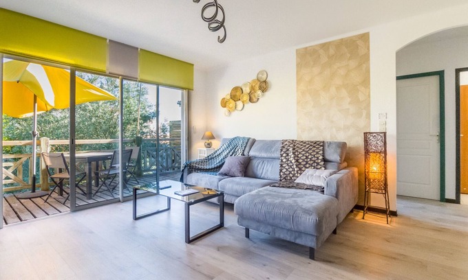 Aytre Apartment | Less than 100 m from the beach, near La Rochelle, T3 second floor with terrace