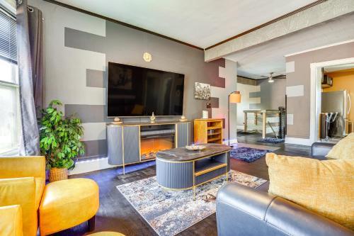 West Side Apartment | Less Than 2 Mi to Dtwn and Mississippi River West Side Home