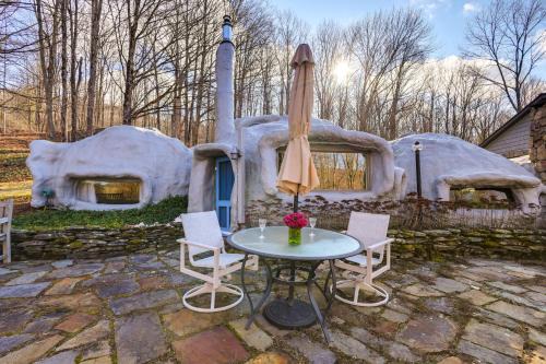 Sandgate House | Less Than 6 Mi to Arlington Whimsical Stone Abode!
