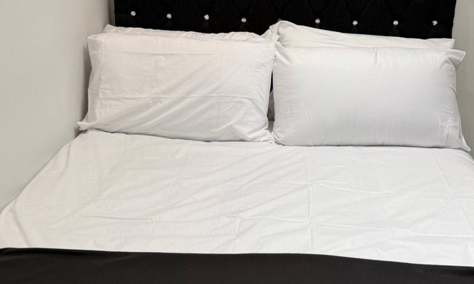 Pinkwell Apartment | Letzi private en-suite, Near Heathrow Airport T3
