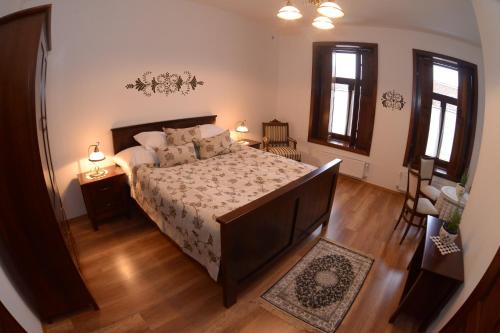 Orfu House | Levendula Porta és Pajtaszínház