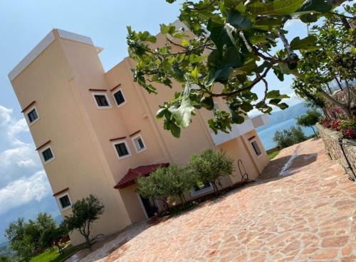 Radhime Apartment | Levi's Villa Radhima
