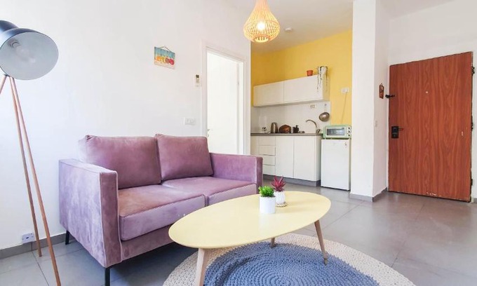 Florentin Apartment | Levinsky Market Apartment With Balcony