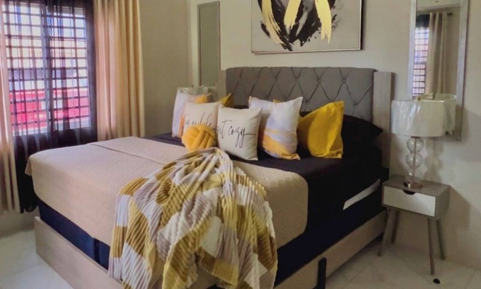 Portmore House | LEY MAR MANOR- EXQUISITE COMFORT