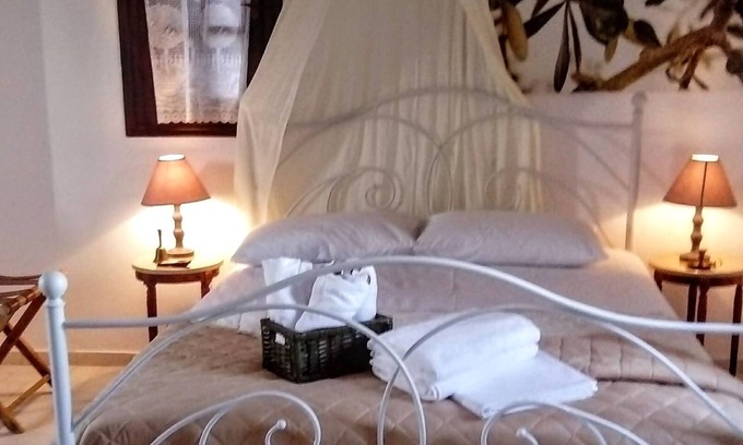 Charouda Apartment | Liako: Apartment with a big balcony and nice view in the village