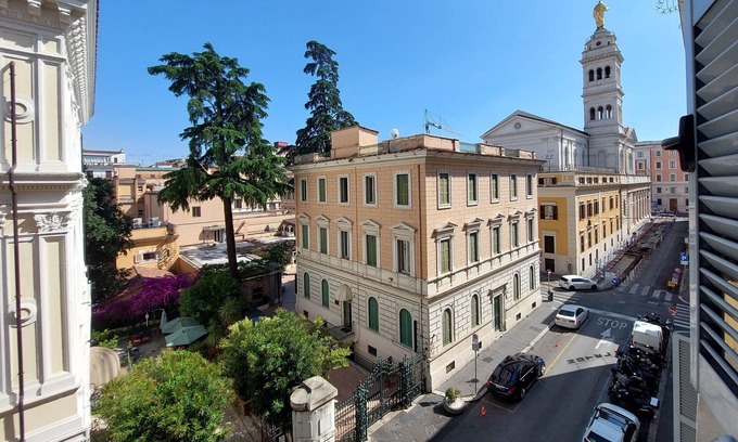 Rione XVIII Castro Pretorio Apartment | Liberty Square Vicenza Loft in the heart of the historical center of old Rome.