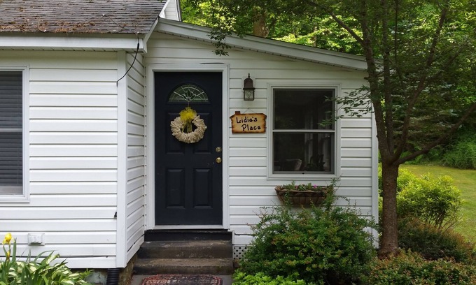 Blakeslee Cottage | Lidie's Place - A Secluded Forest Cottage