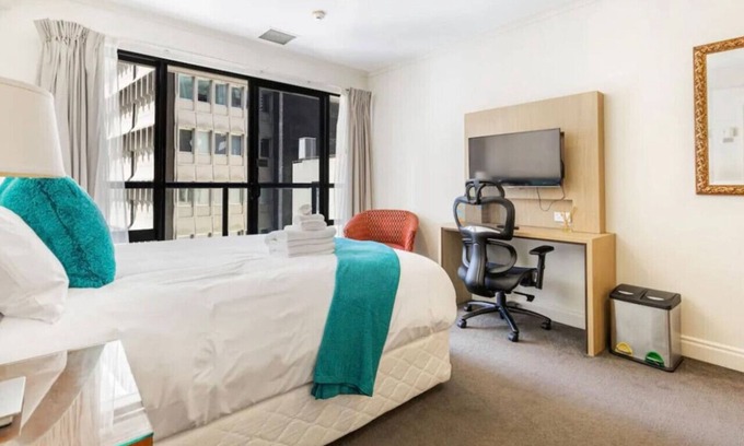 Auckland Central Business District Apartment | Life in the City Studio Apt with Pool & Gym