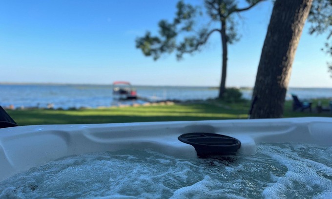 Brainerd House | Life Is Good Lodge lakefront, private beach between Brainerd & Nisswa, game room