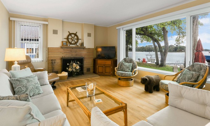Powers Lake House | Life on the Lake - Charming Powers Lakefront