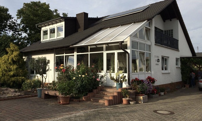 Neustadt-Geinsheim Apartment | Light-filled, 85 sqm * (DTV) Apartment in the beautiful Pfalz