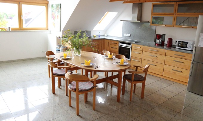 Blumenau Apartment | Light 110 m2 top floor apartment w/gallery, central in Munich Laim/Hadern