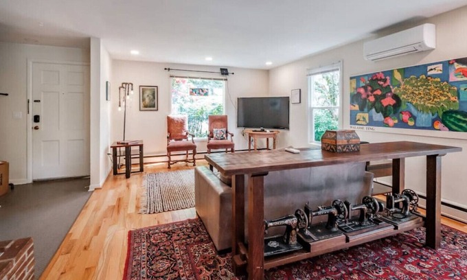 College Hill House | Light and bright apartment in the heart of Eugene
