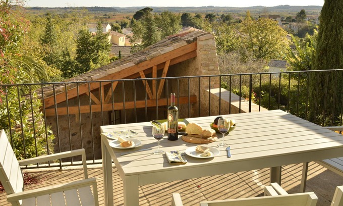 Neffies House | Light filled 4 star rated village house in vigneron village, lovely open views