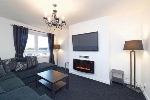 Pollokshaws Apartment | Light-luxury Flat