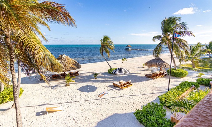 San Pedro Resort | Lighthouse Beach Villas 3br/2ba Beachfront Villa Playa