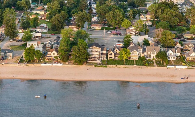 Sylvan Beach Apartment | `Lighthouse Loft`-3BR, Queen, Full, Full + Futon!