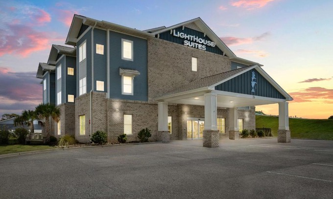 Emerald Isle Hotel | Lighthouse Suites - Best Western Signature Collection