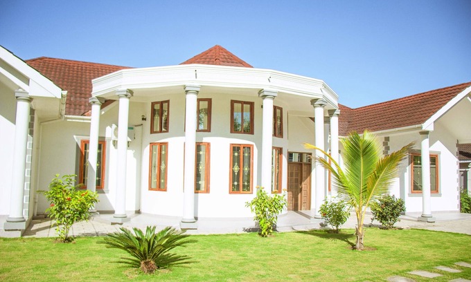 Mbezi Beach Villa | Lika Zifa Luxurious and Spaciuos Holiday Villa close to Beach and Amenities
