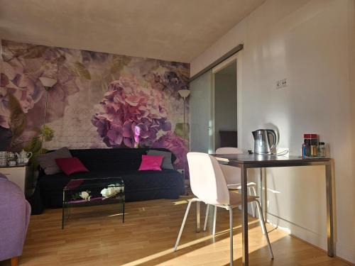 Municipality of Uithoorn House | Lil Amsterdam Topfloor a room ensuite with balcony
