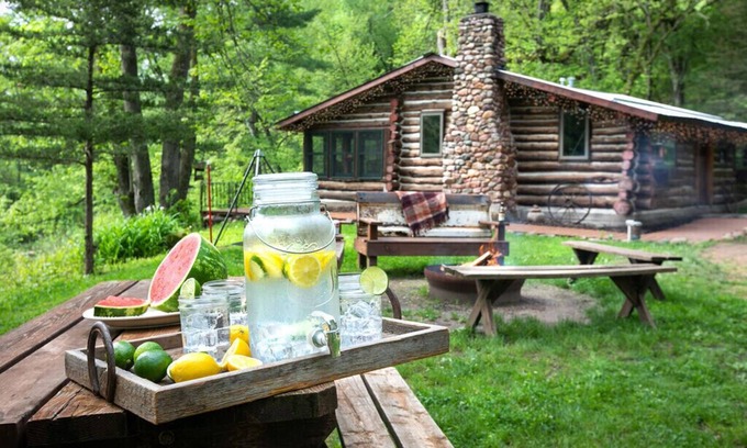 Rock Falls Cabin | Lil’ Kickback On Elk Creek (Eau Claire area)