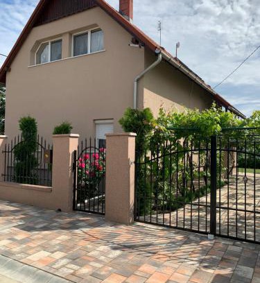 Zsorifurdo Apartment | Liliom Apartman