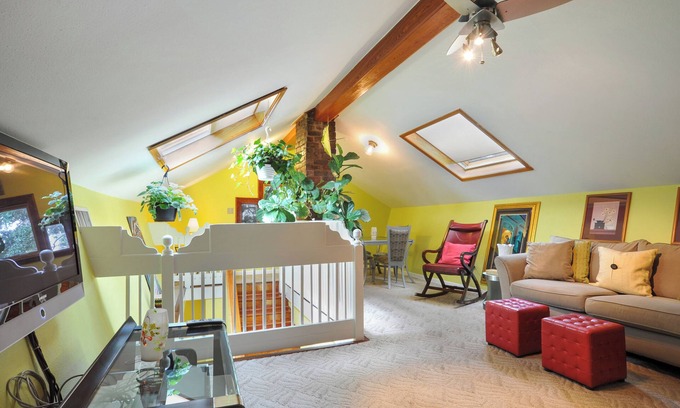 Seventh Ward Bed & Breakfast | Lilly D's Loft at Penelope's B&B Near French QTR