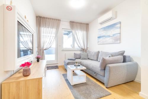 Zagreb Apartment | LILY apartment - Flexible SelfCheckins 48- Luxury- Extra big terrace with jacuzzi