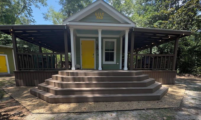 Stone County Cottage | Lily Pad cottage in Wiggins, just 10 minutes to the town center