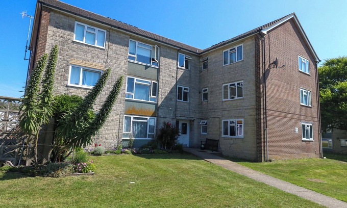 Southwell Cottage | LILY'S PAD, family friendly in Weston, Portland