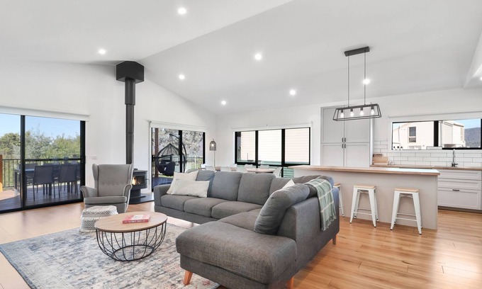 Goughs Bay House | Lilylee Ranch - Lake Views in Goughs Bay