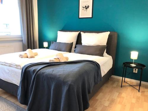 Hildesheim District Apartment | LIME HOMES: Küche, Balkon, Netflix