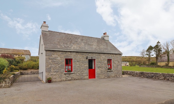 Ennis Cottage | LIMESTONE COTTAGE, family friendly in Carron, County Clare