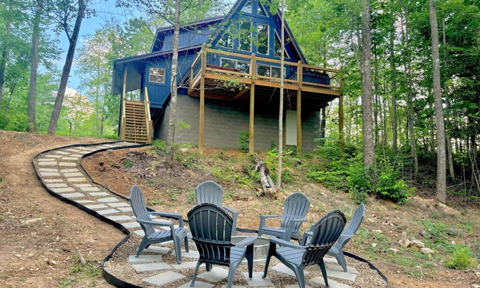 Beattyville Cabin | Limestone Ridge- 2-bedroom, A-frame cabin in the Gorge with AC, WiFi, hot tub