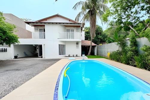 Bonito House | Linda Casa de 4 quartos com piscina e localização top