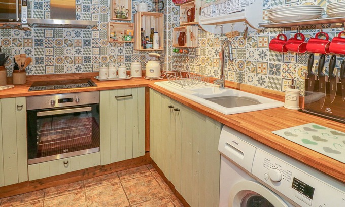 Brough Cottage | LINDEN LEA, pet friendly, with open fire in Brough