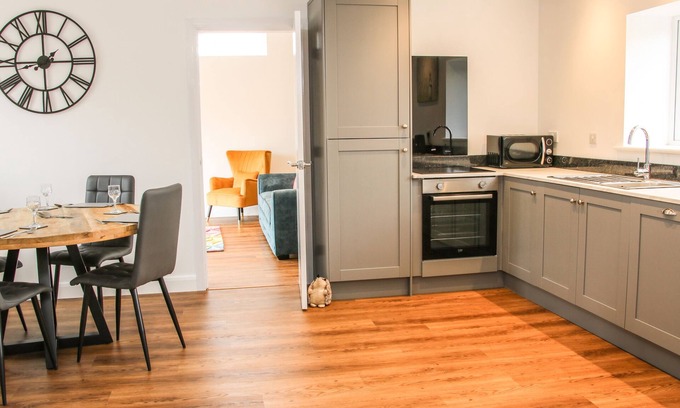 Stoney Stretton Cottage | LINDENS BARN, romantic, character holiday cottage in Minsterley