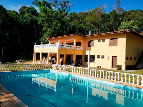 Portao House | Lindo sitio c lago e lazer completo em Atibaia SP