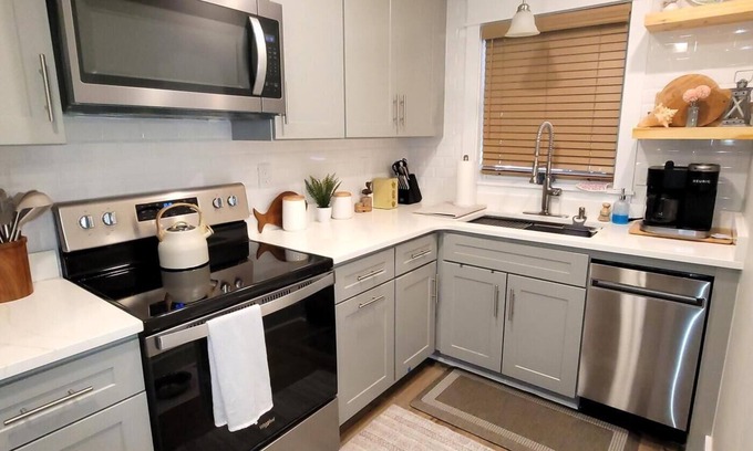 Country Club Estates House | LINENS INCLUDED*! DAILY Activities. COMMUNITY POOL/WIFI/COUNTRY CLUB ESTATES