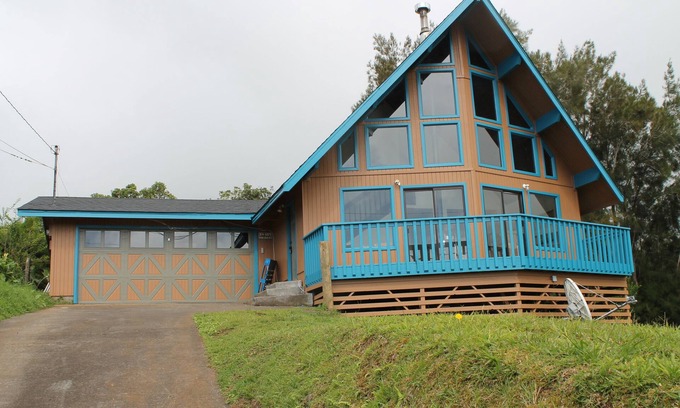 Kamuela House | Lio Ka Hale (The Horse House) - Kamuela, Hawaii - spectaular views of Mauna Kea