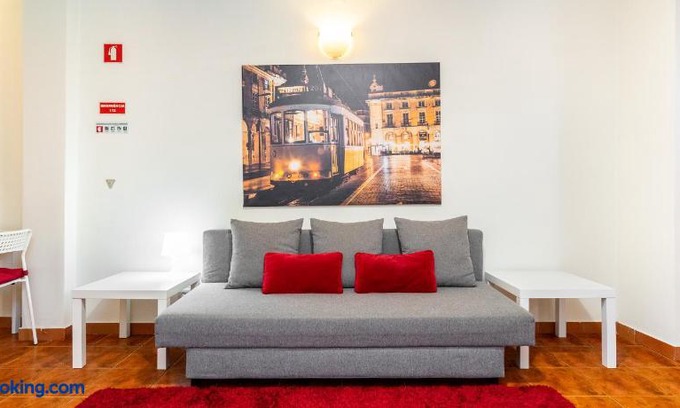 Santa Isabel Apartment | Lisboa, Charming Patio House, Central Lisbon, Wifi, Air Conditioning, Near Metro, By Ig